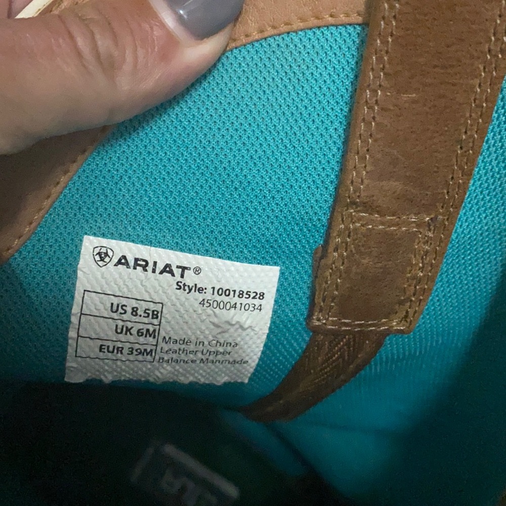 Distressed Ariat 4LR Cowgirl boots size 8.5